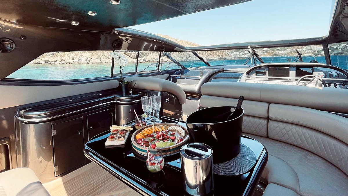 Аренда яхты Sunseeker 68 "007" на Миконосе